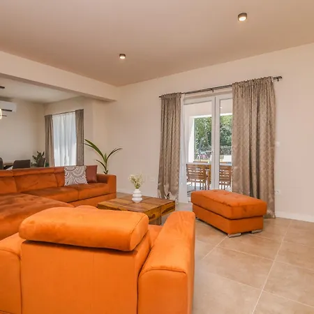 Villa Surrounded By Nature Vrh (Krk)