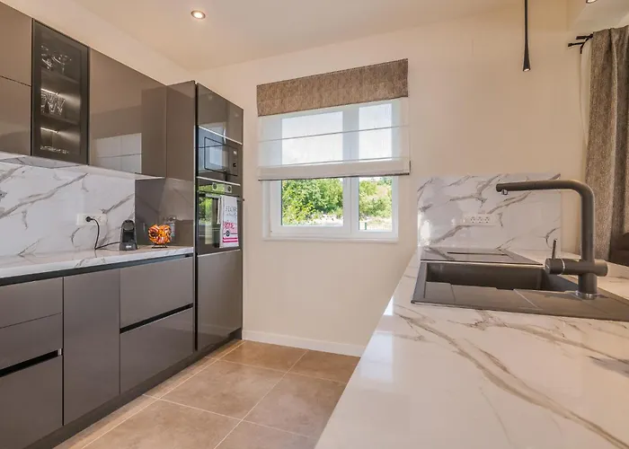 Surrounded By Nature * Vrh