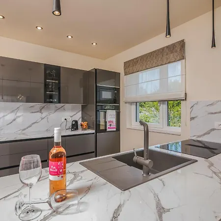 Surrounded By Nature 빌라 Vrh (Krk)